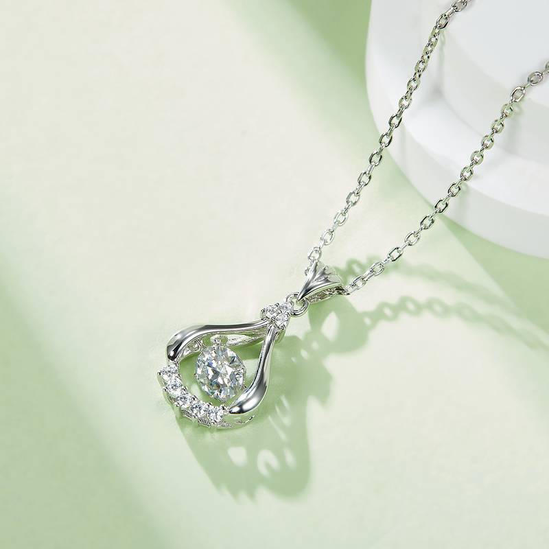 Dynamic Eyes S925 Silver Plated Platinum Moissanite Diamond Necklace 50 Points D-Class